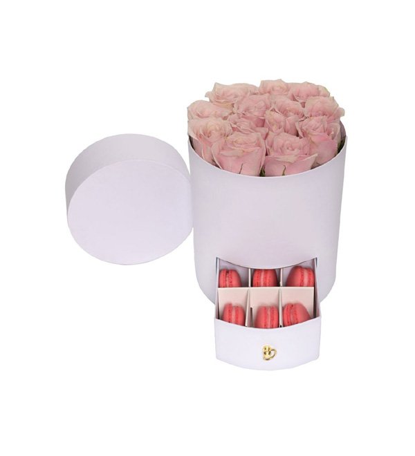Silindir Kutuda Pembe Güller Makaronlar