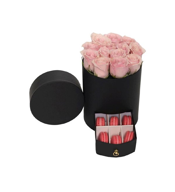 Siyah Kutuda Pembe Güller Makaronlar