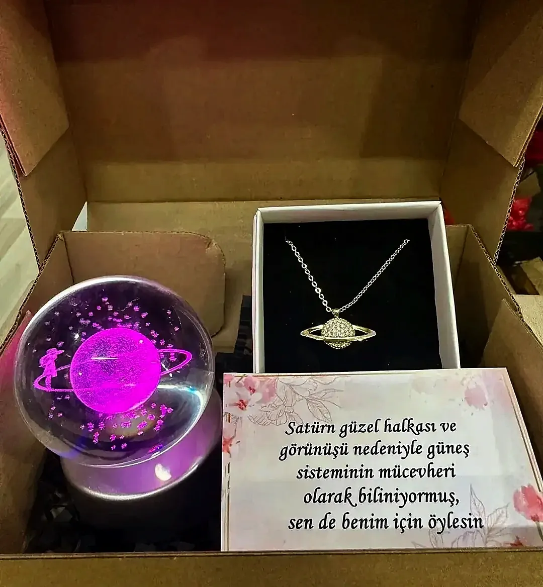 Hediye Kutusu İçinde Satürn Kolye ve Gece Lambası